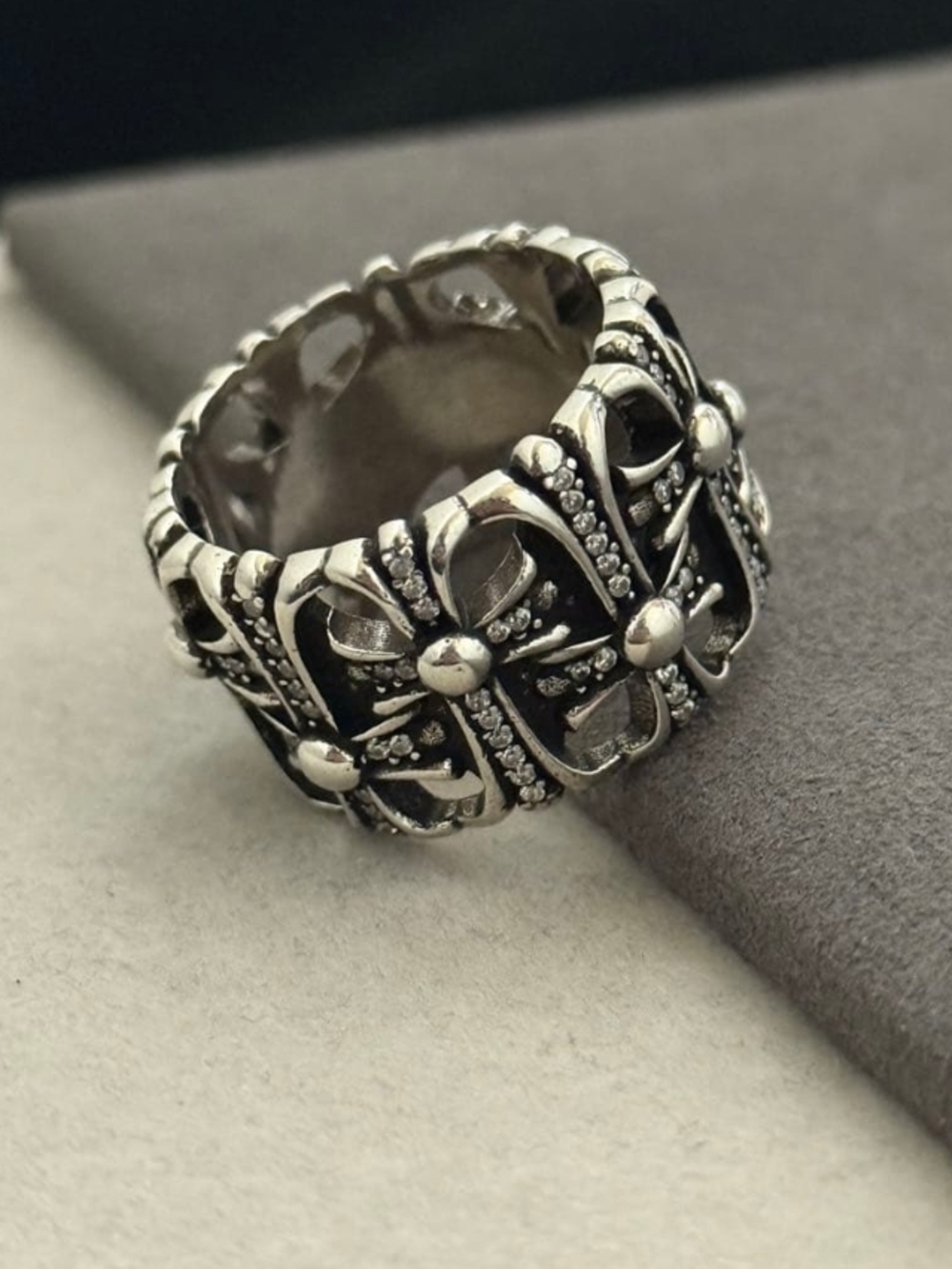 Chrome Hearts Oxidized Silver Floral Link Ring - Picture 6 of 9